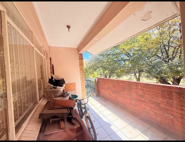 2 BEDROOM APARTMENT FOR SALE IN VANDERBIJLPARK CW 2